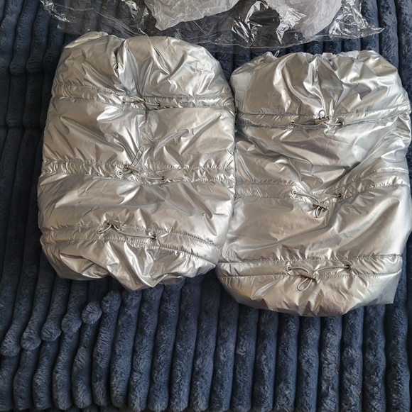 Akira Silver Puffer Leg Warmers - Picture 2 of 7